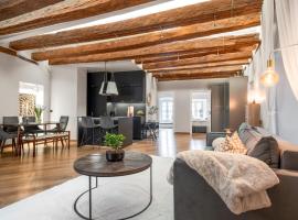 Modern charm in old town, hotel di Tallinn