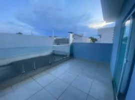 Quarto em sobrado tranquilo, moderno e completo