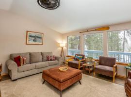 River Run Getaway Private Dock Pet Friendly Kayaks, hotel di Bend