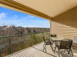 Cozy Top Floor 2BR Condo with View and Amenities!!, condo em Branson
