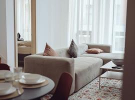 Premium Loft ǀ 2-Bedrooms, AC, 85 sqm, Free Parking, boende med sj&auml;lvhush&aring;ll i Bratislava