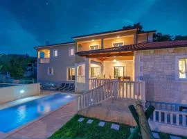 Villa Coridigo - Unique High Position, Panorama Nature View, Cozy Dining Terrace, Fenced Property