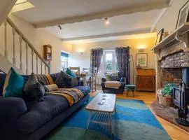 WOOL COTTAGE - Cosy Cottage Retreat with Log Fire & Tranquillity in Shilbottle