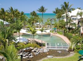 Coral Sands Beachfront Resort, hotel romántico en Trinity Beach