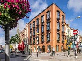 1st Floor Stylish 2-Bed Apartment