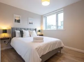 3rd Floor Stylish 2-Bed Apartment