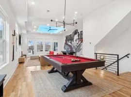 Stylish Multi-Level Retreat Rooftop & Pool Table