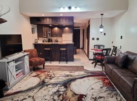 Little Womens Villa Condo 1 mile from Parkway, acomoda&ccedil;&atilde;o em condom&iacute;nio em Gatlinburg