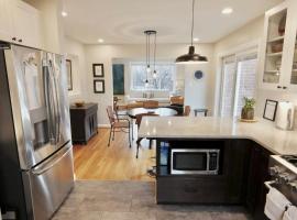 Your Happy Place Entire Home - With Parking, khách sạn ở Washington