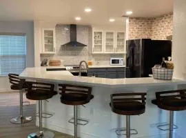 Spacious house with backyard - close to everything