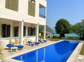 Brassiere Beach Hotel, hotel din Baanphakrimlay 