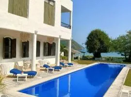 Brassiere Beach Hotel