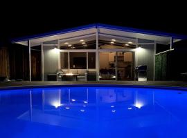 Redwood Oasis - Private Heated Pool by State Park!, hotel a Felton