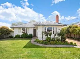 3 Bedroom House At Ballarat Lake Wendouree