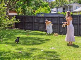 Tides & Tails Abode - Coolum Beach Pet Friendly Home, ξενοδοχείο σε Coolum Beach