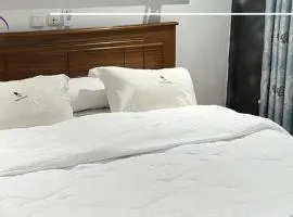 Lively Hotel Makepe