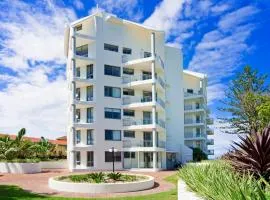 Oceanside Resort - Absolute Beachfront Apartments