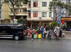 VietHung Hostel-motorbikes for rental - tour, hotel v destinaci Làng Lap
