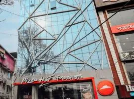HOTEL SKY PARK INN- 2 Mins to Tenjing Norgey Bus Stand, And 5 Mins to Siliguri Station