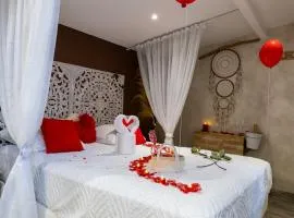 Une Clé Pour Deux - Chambre romantique avec Patio & Spa privatifs