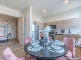 Rosy Retreat with NYC Views by the train, Free Parking, 3 beds, 20 Percent OFF 7 days