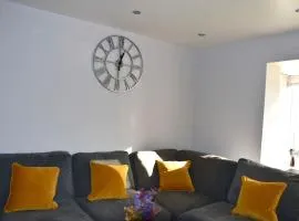 2 Bedroom semi-detached house Luton