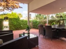 Large Veranda 2BR Walk to Beach