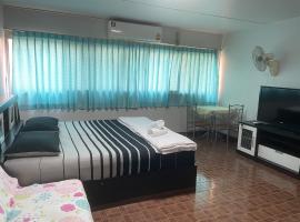 Dailyroom by Anna C1-C9, hostel in Nonthaburi