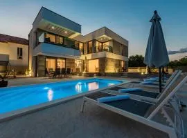 Beautiful Villa Tyara