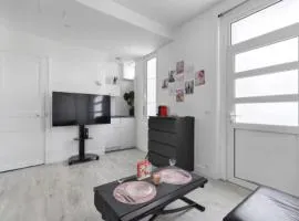 Fantin Latour studio confortable 2P Seine et tour Eiffel