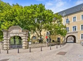 Modern Apartments in Clausen with WiFi, Kitchen & Workspace