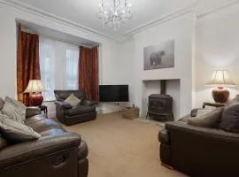 NEW! 5BR in Queen Street