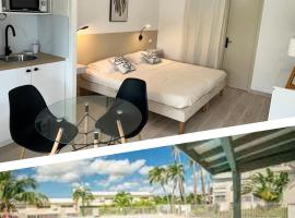 Superbe studio avec Piscine, au coeur de la Marina! Village Soleil ! Proche Aéroport & Ferry, hotel v destinaci Le Gosier