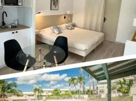 Superbe studio avec Piscine, au coeur de la Marina! Village Soleil ! Proche Aéroport & Ferry