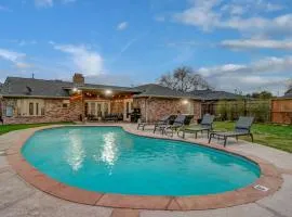 Rustic Modern Escape - 4BD-2BA with Pool & Patio
