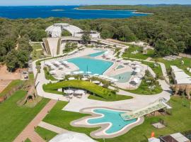 Camping Homes Mon Perin, luxusní kemp v destinaci Bale