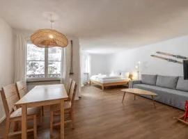 2302 Charmante 2,5-Zimmer-Wohnung mit Suedbalkon und stilvoller Einrichtung