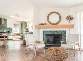 Secluded-jt-spa-pool-firepit-sauna-game Room!