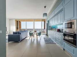 Sunny Coastal Getaway Green Coast