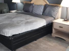 King Bed Hotel Room 216, ξενοδοχείο σε Τζάκσον