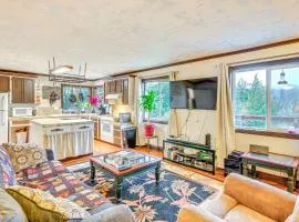 4 Mi to Sandy River Access Studio with Mtn Views!