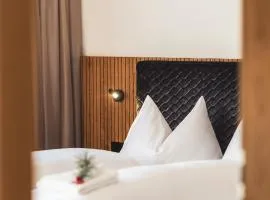 Paradeis Apartments