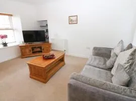 2 Eden Lodge