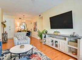 1 Mi to Shore Condo with Pool Access in Galveston