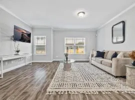 Garage w/ Veranda & Washer + Dryer