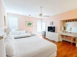 King Suite at Curry Mansion with Heated Pool!