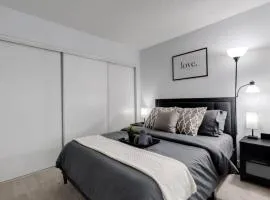 Exquisitely Furnished 1BR Suite in DWTN Toronto