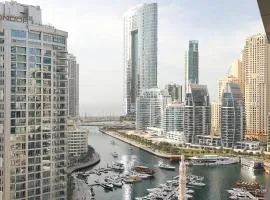 LUXURY 1BED MARINA VIEW JBR BEACH POoL PARKING、ドバイの別荘