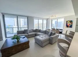 Luxury 3 bedroom condo with pool