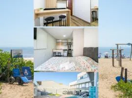 Studio A 350m PRAIA com Garagem privativa Cozinha funcional Ar Condicionado, Wi Fi, Localização estratégica, Centro da cidade, perto de tudo Reserve agora mesmo